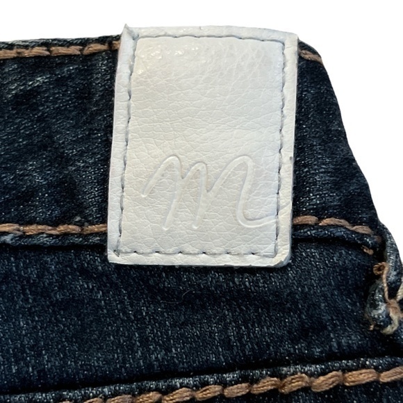 Maurices Distressed Embroidered Jean Shorts Sz. 7/8 - Picture 6 of 11